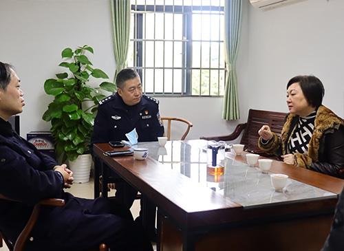 加强党建共建，亲昵警企关系